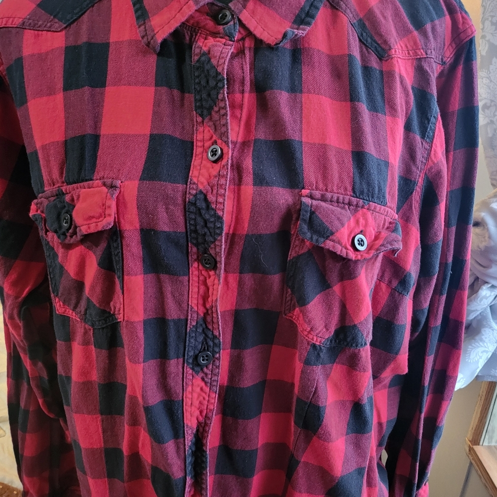 Torrid women dress shirt. - Picture 2 of 5